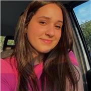 sono una studentessa universitaria e impartisco lezioni e aiuto compiti di tutte le materie scolastiche